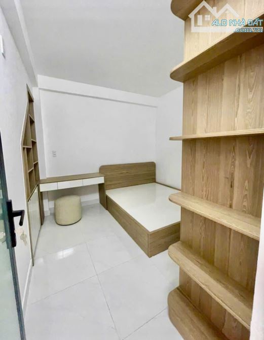 Bán nhà 4 tấng kiệt Nguyễn Du có dòng tiền 18tr/tháng. gần Tòa nhà Trái BẮP