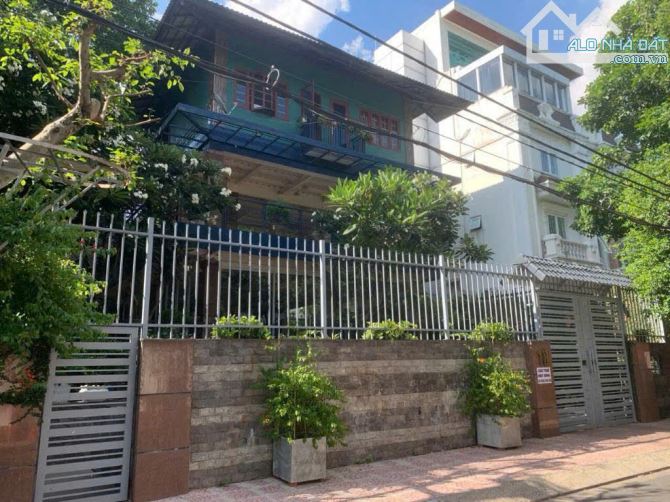 Chính chủ bán biệt thự đường Lê Văn Sỹ Q.3, 15mx20m, trệt 2 lầu áp mái cực đẹp 46.5 tỷ