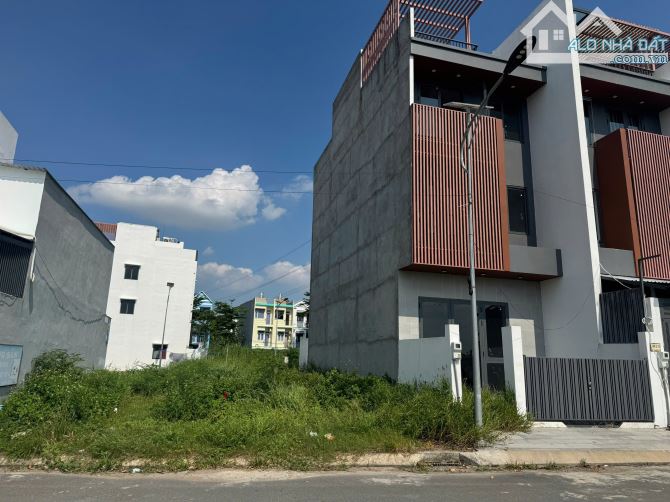 Bán Gấp Lô Đất Tại 733 Nguyễn Bình Nhơn Đức 5 x 16 Sổ Riêng Đường 8m