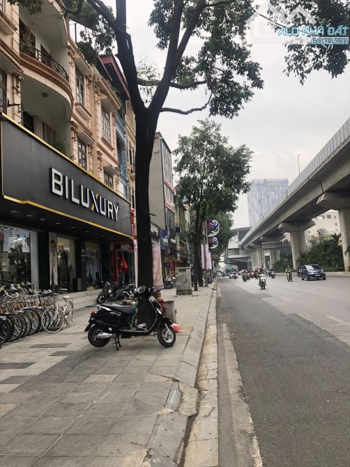 Bán Nhà Mặt Phố Quang Trung Hà Đông 70m²×4 Tầng Mặt Tiền 5m Vỉa Hè Đá Bóng Giá nhỉnh 29 tỷ