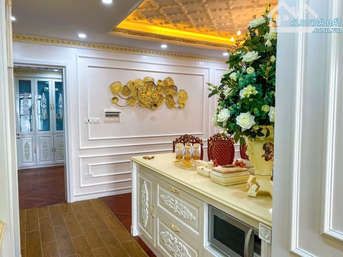 Cần bán căn hộ đập thông 180m 4 phòng ngủ chung cư 110 Cầu Giấy full nội thất xịn, sdcc