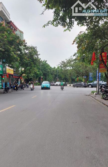 Bán đất phố Việt Hưng 54m2- mặt tiền4m- 7 tỷ, ô tô,  gần cổng làng Lệ Mật