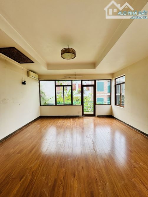 Bán nhà mặt tiền phố Thanh Am, 75m2- mt5.2- 4 tầng- 16 tỷ hơn, phân lô, vỉa hè, kinh doanh