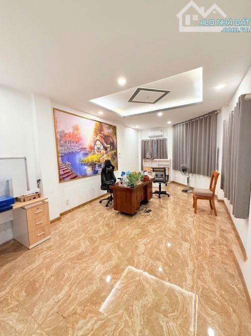 {3.8m-4.3m x 15.8m} - MẶT TIỀN KD GẦN CV LÊ THỊ RIÊNG - HẺM XE TẢI THÔNG , GÓC 2 MẶT TIỀN.
