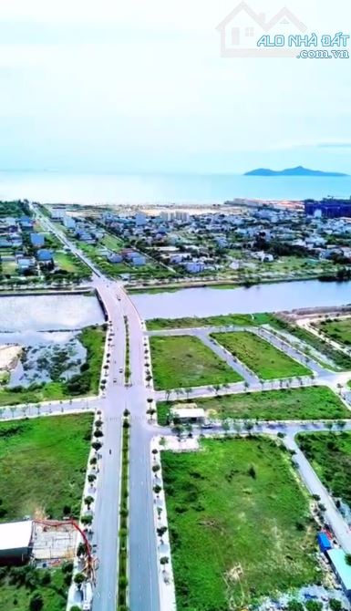 Bán lô Đường Hoàng Minh Thắng lô 2 mặt tiền đối diện với toà khách sạn fpt