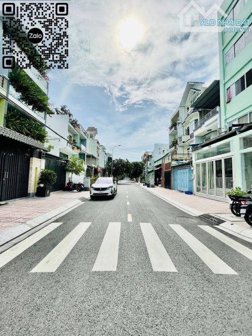 Nhà khu Tên Lửa - Aeon Mall - 100m² (5m x 20m) - 4 tầng - 5PN rộng