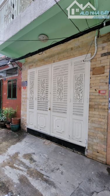 3PN, 2WC. Nhà 3 tầng Nguyễn Tri Phương, P8, Quận 10. DT: 3.5x10m