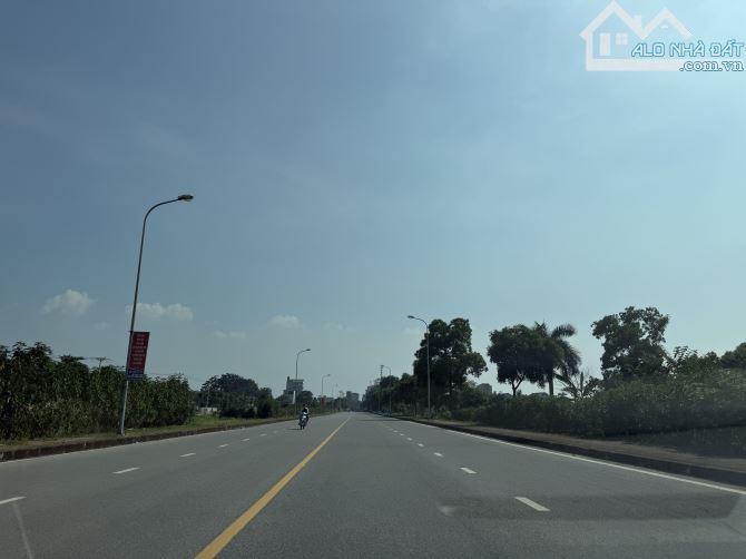Bán 245m2 đất vuông đẹp, MT 8m đường rộng 17m, gần cầu Thăng Long và cầu Thượng Cát