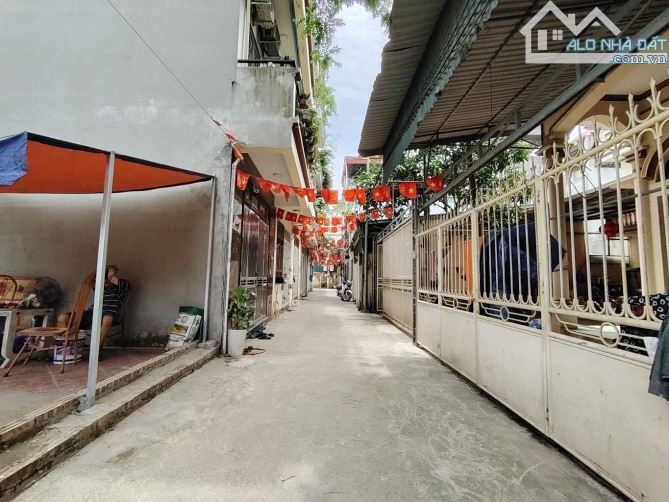 Bán đất 35m2 thị trấn Trâu Quỳ, ô tô vào đất, giá đầu tư
