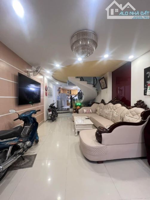 Bán nhà HXH Nguyễn Thị Tần , quận 8 , 108m2, 3 tầng BTCT, hoàn công đủ chỉ hơn 14 tỷ xíu