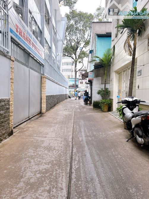 Ngộp bank 7 tỷ cần bán gấp. Lê Hồng Phong. Q10. Nhà 4 tầng còn mới. 5PN. ST.