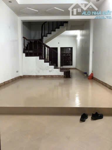 Cho thuê nhà nguyên căn Giảng Võ ,Cát Linh , Đống Đa ,DT 65m2 x 5 tầng, ô tô  giá 26tr
