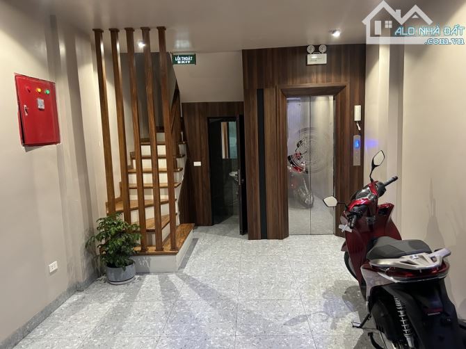 Miếu Đầm 36m2x8T Lô góc -Thang máy Full NT - Ngõ thông - ô tô đỗ cửa - KD.