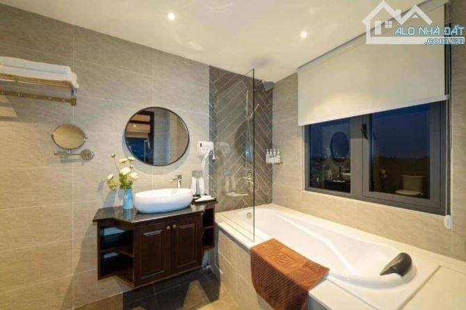 BÁN KHÁCH SẠN 2 MẶT TIỀN TRUNG TÂM PHỐ CỔ HỘI AN – 29 PHÒNG – GIÁ TỐT