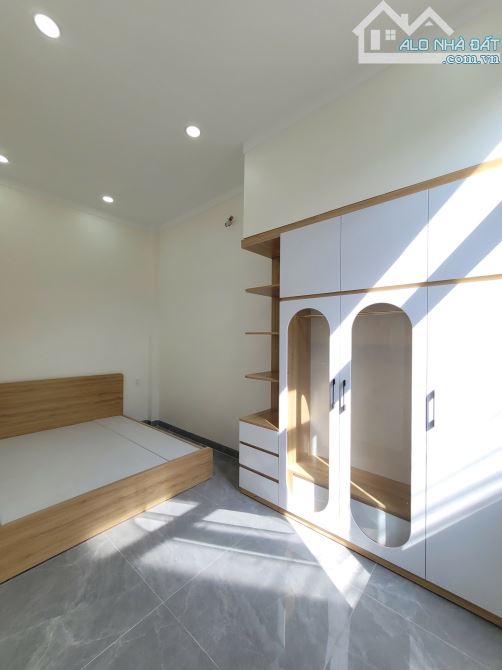 nhà 1 trệt 1 lầu 61,2m2 3ty5 TL góc 2MT cách đường Hoàng Minh Chánh 100m p.Hóa An - 10