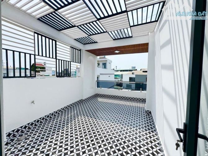 Bán nhà 4 tầng, Huỳnh Tấn Phát, Quận 7. DTSD 165m2, full nội thất, HXH thông. Chỉ 7 tỷ xíu - 11