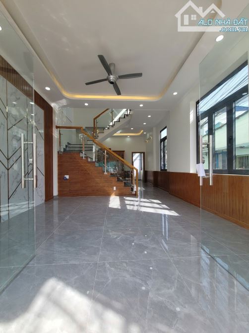 nhà 1 trệt 1 lầu 61,2m2 3ty5 TL góc 2MT cách đường Hoàng Minh Chánh 100m p.Hóa An - 11
