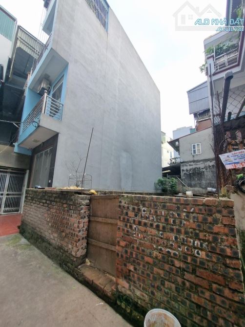 Bán đất Việt Hưng 65m, cạnh oto tránh, gần phố giá 9 tỷ hơn - 1