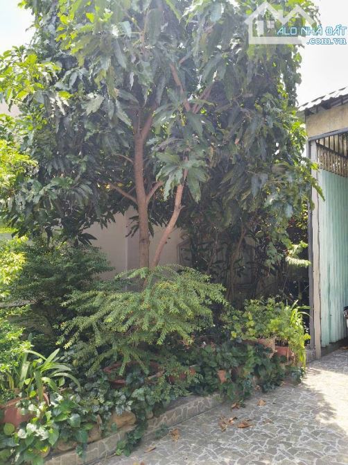Chính chủ Lô góc, Thạnh Xuân 33, 13m x16m, xe hơi ngủ trong nhà, 3 Tầng BTCT , Nhỉnh 12 ỷ - 1