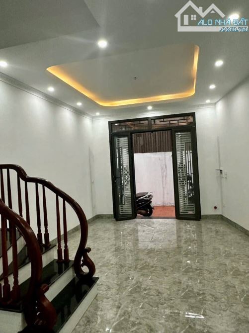 NHÀ MỚI CẠNH CHỢ KIẾN HƯNG - Ô TÔ GẦN - RỘNG 32M 5 TẦNG - GIÁ HƠN 5 TỶ XÍU - 1