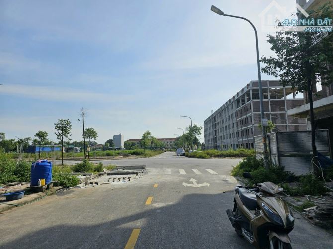 CẦN BÁN LÔ GÓC TẠI THỊ TRẤN LIM TIÊN DU BN - 1