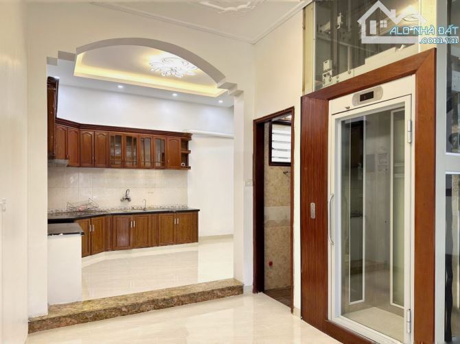 SIÊU PHẨM TÔ HIẾN THÀNH Q10 – THANG MÁY – 124M2 x 6T– DÒNG TIỀN 1.2 TỶ/NĂM. GIÁ 25.2 TỶ - 1