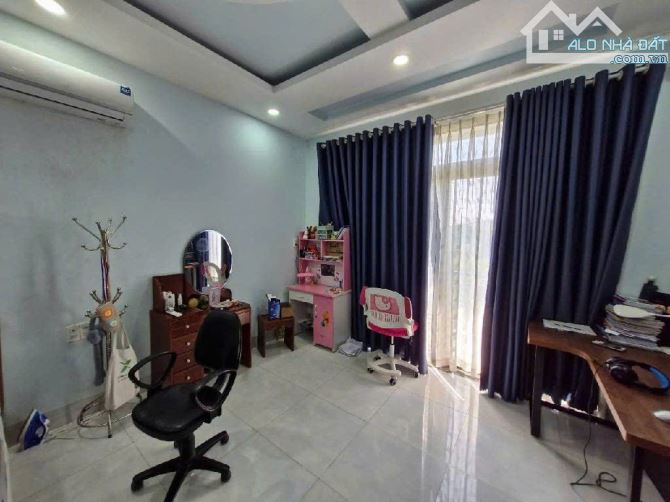 Bán nhà 3 Tầng- NGANG 6M-Linh Đông Thủ Đức gần Ủy Ban Phường,đường Ô TÔ,5 Phòng Ngủ - 1