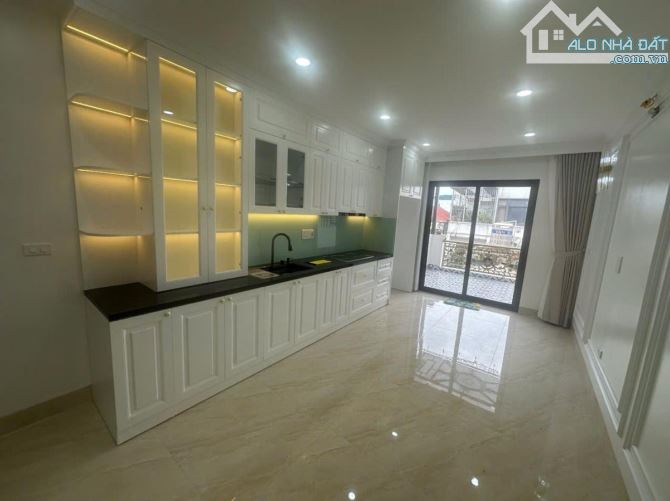 CỰC HIẾM – NHÀ GẦN PHỐ – 40M² – 6 TẦNG – THANG MÁY – Ô TÔ ĐỖ CỬA – CÁCH Ô TÔ TRÁNH 5M. - 1