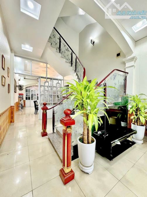 Bán nhà 4 tầng mặt đường Phương Lưu - Đông Hải vị trí đẹp - 1