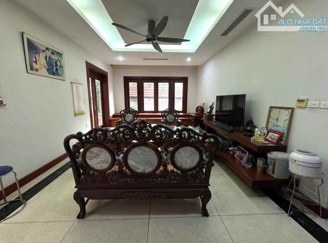 BÁN BIỆT THỰ ĐƠN LẬP - KĐT MỚI DỊCH VỌNG - 310M2 - 5 TẦNG - 15M MẶT TIỀN - 128 TỶ - HIẾM - 1