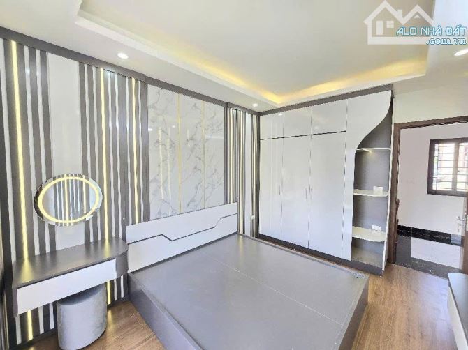 Bán Nhà Nguyễn Đức Cảnh, Tân Mai – Mặt Tiền Rộng, Thoáng –5T – 33m – 7.19 tỷ