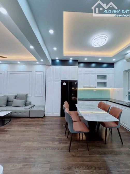 BÁN NHÀ TRUNG TÂM CẦU GIẤY -35M -5 TẦNG -MT 5M -Ô TÔ -NHÀ MỚI ĐẸP - FULL NỘI THẤT - 1