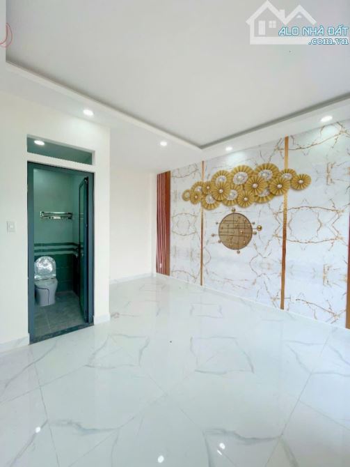 BÁN NHÀ CHDV 3 TẤM TẠI Q4 MỚI ĐẸP 10PN 11WC GIÁ 8TỈ799 KHU DÂN CƯ 2 MẶT TIỀN HÀNG NGON - 1