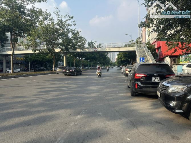 Tôi bán mảnh đất lô góc phân lô phố Hoàng Quốc Việt-Nguyễn Văn Huyên 73m2 giá 24 tỉ tl - 1