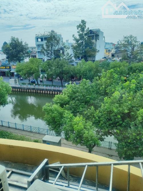 HIẾM NHẤT KHU! Sát PHẠM VĂN HAI giáp Quận 3, N3.7*12 cách MẶT TIỀN đúng 2 căn, ôtô vào nhà - 1