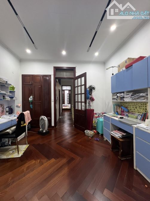 Rất Gấp!! Bán Nhà Phân Lô Vũ Hữu, Ô Tô Tránh, 2 Thoáng, Sổ Hoa Hậu, Chỉ 18 Tỷ - 1