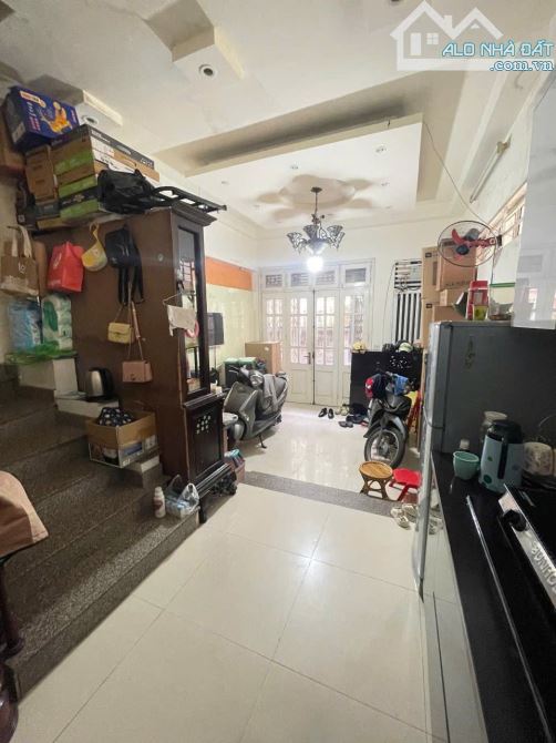 BÁN NHÀ CẦU GIẤY, DT35M 5TẦNG, NGÕ NÔNG, THÔNG, Ô TÔ ĐỖ GẦN NHÀ. Nhỉnh 8 tỷ - 1