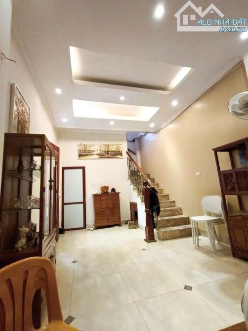 Bán nhà phố Nguyên Hồng, ô tô, kinh doanh, lô góc, 57mx4T, ngõ thông, 3 thoáng, hơn 10 tỷ - 1