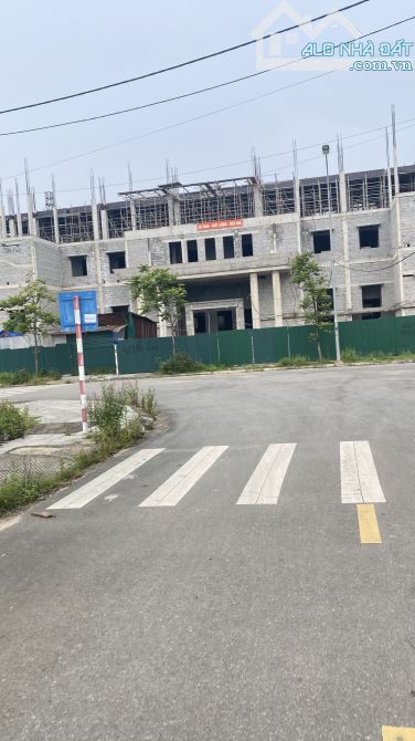 KQH Hoàng Quốc Việt Cạnh Aeon Mall 108m2 Giá chỉ 3 tỷ 2xx - 1