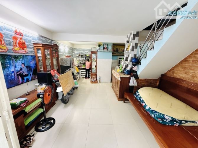 bán nhà 2 tầng phường Tân Thuận Đông; DTSD 72m2; không quy hoạch; không ngập nước; SHR - 1