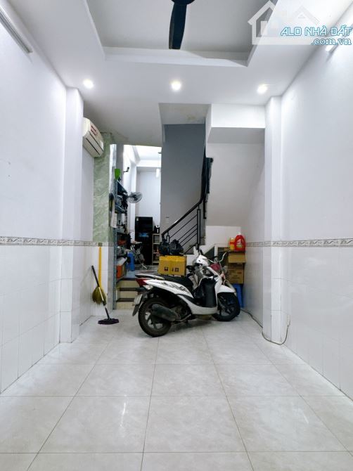 Ngộp bank 7 tỷ cần bán gấp. Lê Hồng Phong. Q10. Nhà 4 tầng còn mới. 5PN. ST. - 1