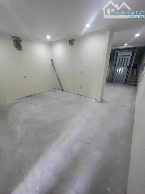 Cho thuê nhà mới xây 5 tầng, có thang máy Tôn Đức Thắng, Phường Văn Chương, Đống Đa 20tr - 1