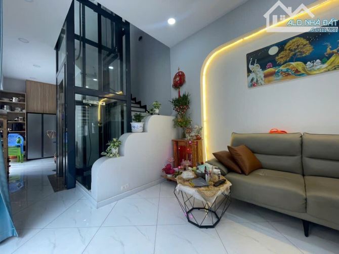 Bán nhà mới, Huỳnh Tấn Phát, Quận 7. DTS 130m2 - full nội thất, thang máy, HXH. 8.xx tỷ - 1
