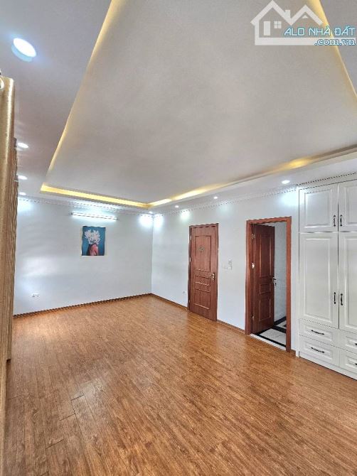 12 tỷ / 6 tầng / sài Đồng/ Ô tô Chánh/ 40/50 M2 - 12