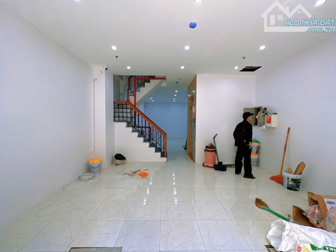 BÁN TÒA CCMN TRẦN THÁI TÔNG 70M2 6T 18 PHÒNG DÒNG TIỀN 100TR/THÁNG - GIÁ 19,5 TỶ - 2
