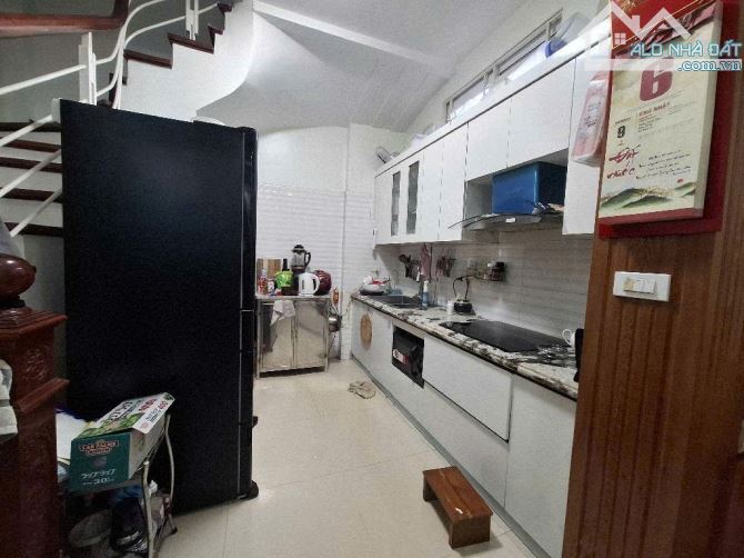 NHÀ ĐẸP DÂN XÂY HOÀNG HOA THÁM - 10M RA Ô TÔ - GẦN BÁCH THẢO - 2