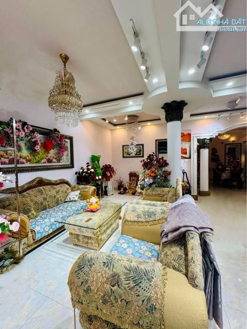 Biệt thự phong cách cổ điển - Ngô Thỳ sỹ. Đà Lạt - 19.6 tỷ - 2