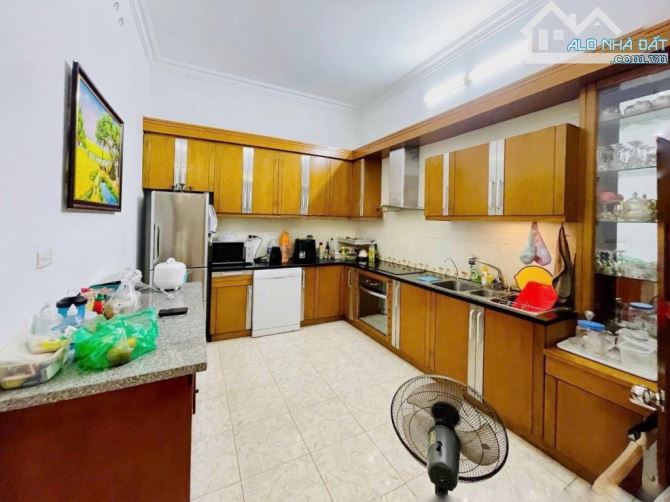 SIÊU PHẨM TÔ HIẾN THÀNH Q10 – THANG MÁY – 124M2 x 6T– DÒNG TIỀN 1.2 TỶ/NĂM. GIÁ 25.2 TỶ - 2
