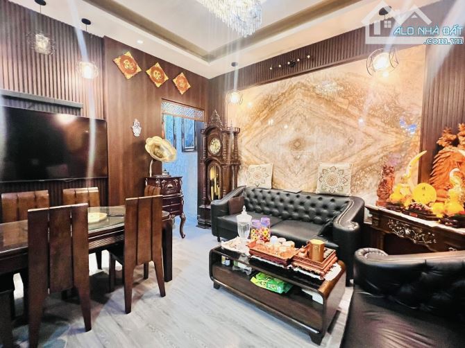 CẦU GIẤY - NHÀ 6 TẦNG, 30/35M2 - NGÕ THÔNG GẦN MẶT PHỐ - SỔ ĐỎ CHÍNH CHỦ - GIÁ 8.3 TỶ - 2