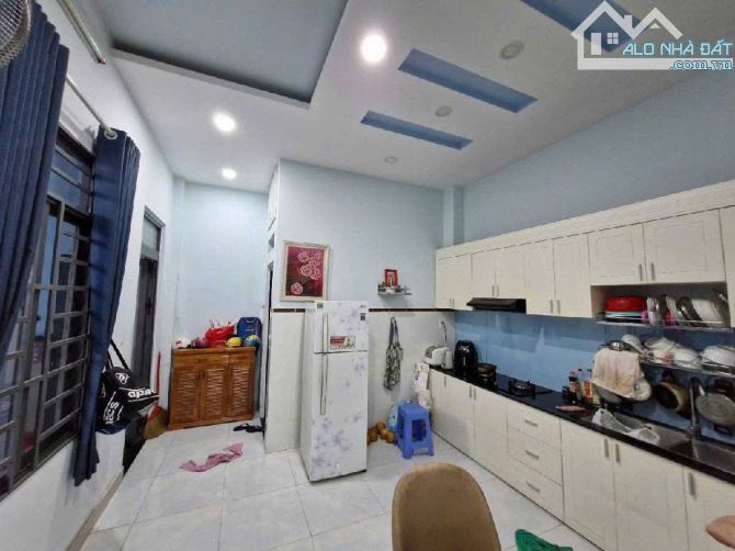 Bán nhà 3 Tầng- NGANG 6M-Linh Đông Thủ Đức gần Ủy Ban Phường,đường Ô TÔ,5 Phòng Ngủ - 2